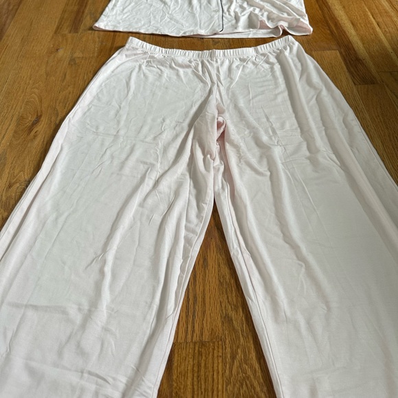 Eberjey Pajama Set. Size medium. New without tags. Light pink SUPER SOFT - Picture 4 of 7
